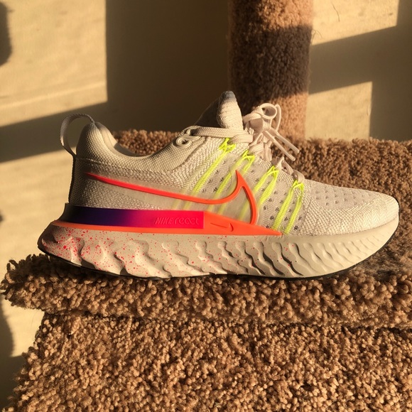BNIB Nike Women's React Infinity Run Flyknit 2 - Picture 10 of 11